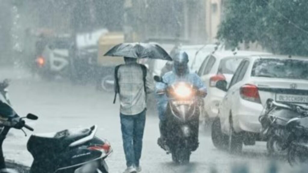 Delhi Weather Today: Heavy Rain Causes Waterlogging and Flight Disruptions in NCR
