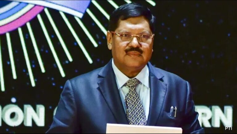 Lawyer’s Shoe-Throwing Incident at Supreme Court Sparks Outrage as Chief Justice BR Gavai Responds Calmly